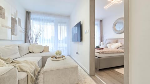 TV and multimedia, Living room, Photo of the whole room, Bedroom