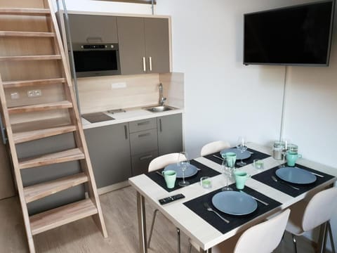 TV and multimedia, Kitchen or kitchenette, Living room