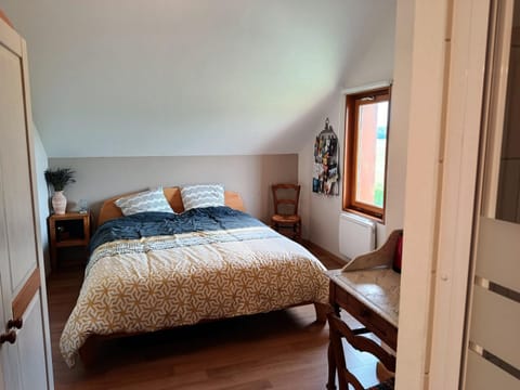 Bed, Photo of the whole room, Bedroom, wardrobe
