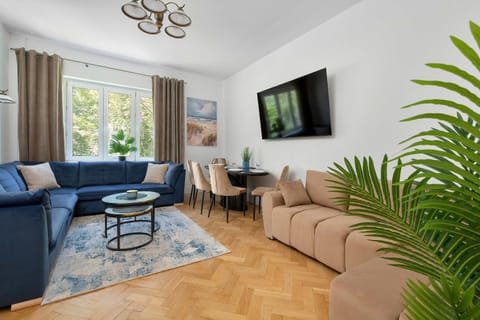 TV and multimedia, Seating area
