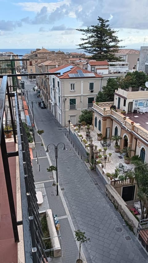 Property building, Day, Street view, Location