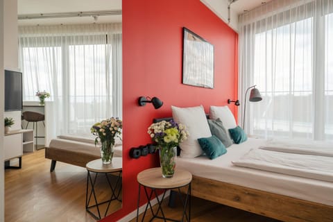 Bed, TV and multimedia, Bedroom
