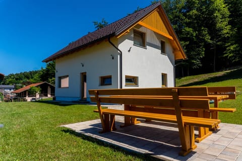 Property building, Day, Garden, Garden view