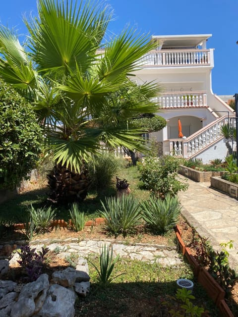 Apartments Čubrić Apartment in Tisno