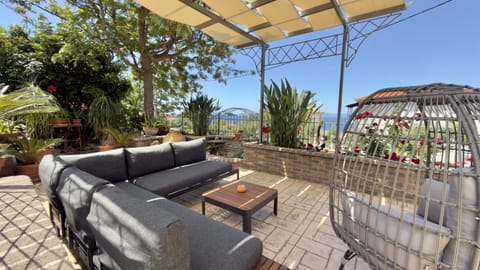 Patio, Natural landscape, View (from property/room), Balcony/Terrace