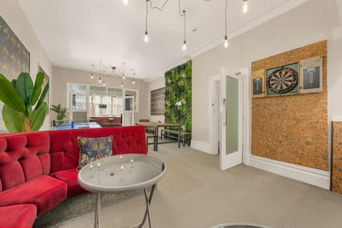 Communal lounge/ TV room, Game Room, Living room, Lounge or bar, Seating area