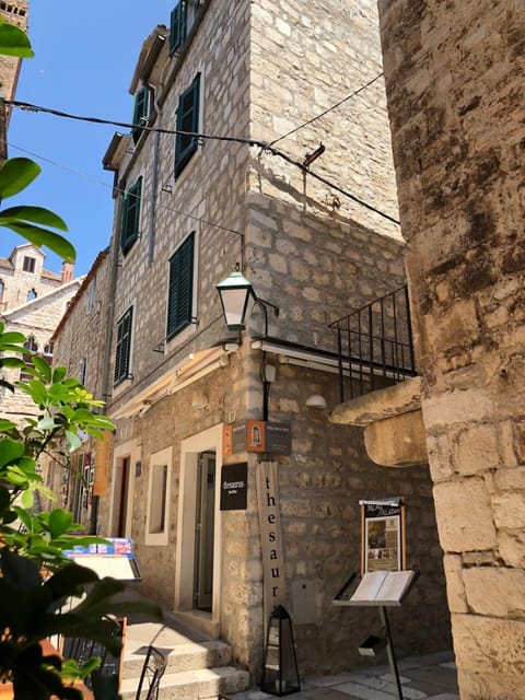 Property building, Day