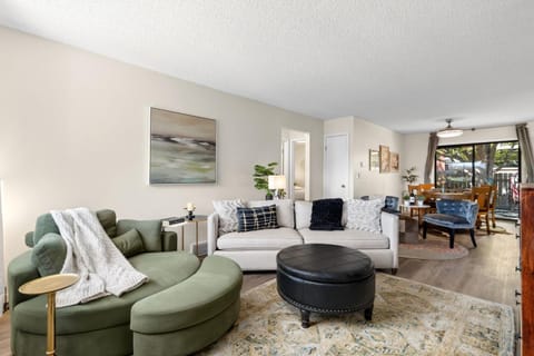 Day, Balcony/Terrace, Living room, Seating area, furniture
