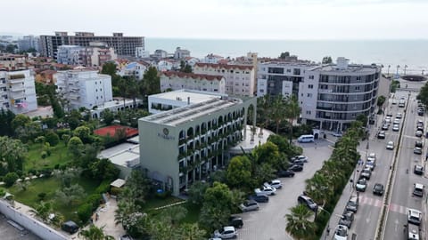Property building, Day, Neighbourhood, Natural landscape, Location, Parking