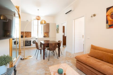 Living room, Dining area, oven, air conditioner