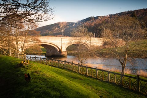 Nearby landmark, Neighbourhood, Natural landscape, Other, On site, Mountain view, River view, Area and facilities