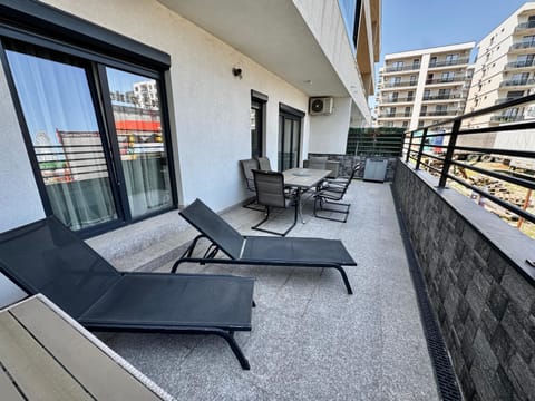 Patio, Day, Balcony/Terrace, Balcony/Terrace