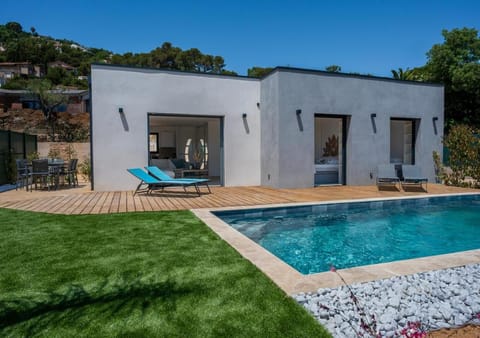 Property building, Patio, Day, Pool view, Swimming pool, sunbed