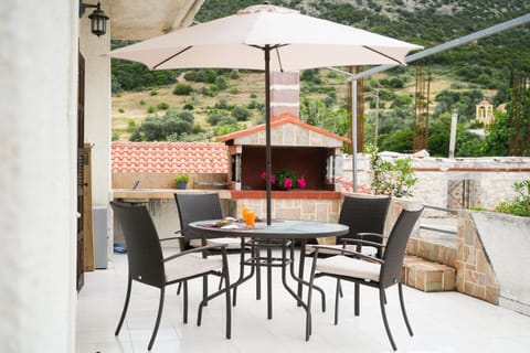 Spring, Day, Natural landscape, BBQ facilities, Garden, View (from property/room), Balcony/Terrace, Garden view, Mountain view