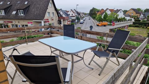 View (from property/room), Balcony/Terrace, Street view