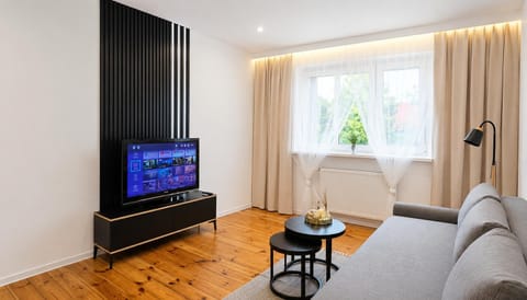 Communal lounge/ TV room, TV and multimedia, Living room, Seating area, Evening entertainment