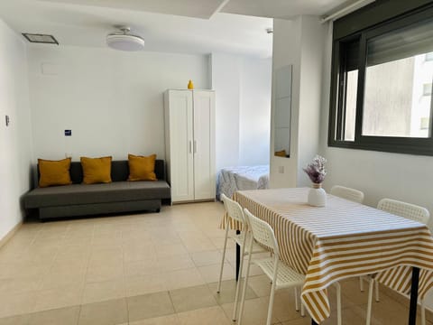 Photo of the whole room, Dining area