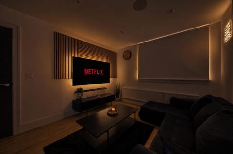 TV and multimedia, Living room, Seating area, Evening entertainment