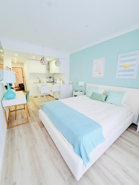 Bed, Kitchen or kitchenette, Dining area, Bedroom