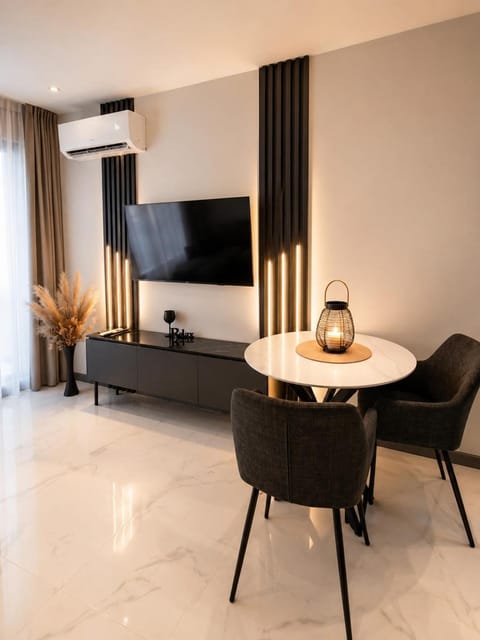 Communal lounge/ TV room, TV and multimedia, Living room, Seating area, Evening entertainment, air conditioner