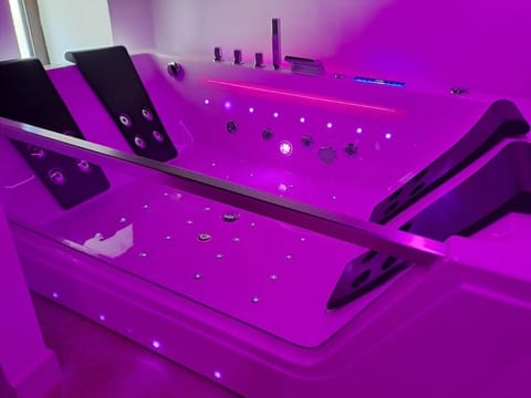 Hot Tub, Spa and wellness centre/facilities