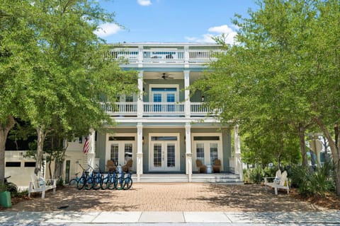 Property building, Facade/entrance, Cycling, Parking, pet friendly