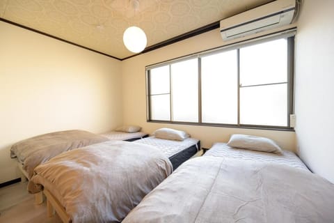 Bed, Photo of the whole room, Bedroom, air conditioner