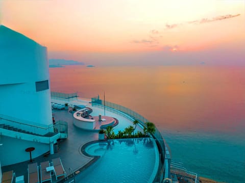 Natural landscape, View (from property/room), Balcony/Terrace, Pool view, Sea view, Swimming pool, Sunrise