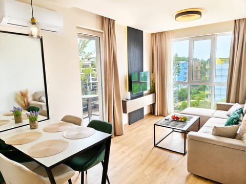 TV and multimedia, View (from property/room), Balcony/Terrace, Living room, Photo of the whole room, Dining area, air conditioner