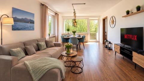 View (from property/room), View (from property/room), Living room, Seating area, Dining area