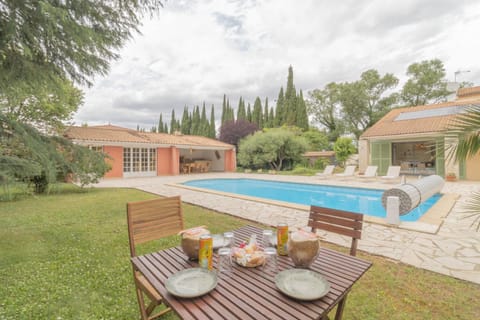 Property building, Patio, Natural landscape, Garden, Dining area, Garden view, Pool view, Swimming pool, sunbed