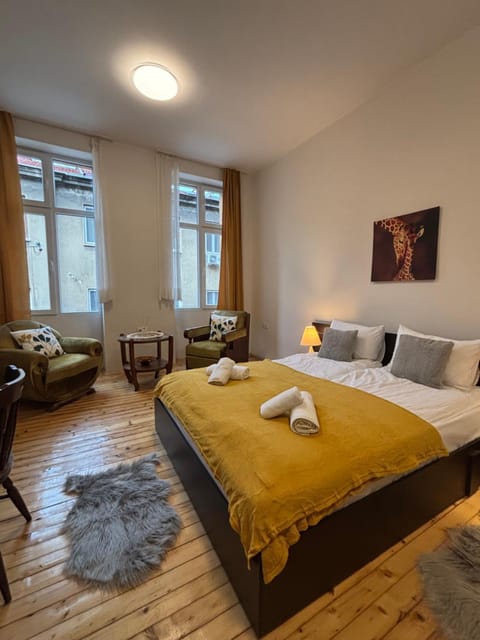 Bed, Seating area, Bedroom