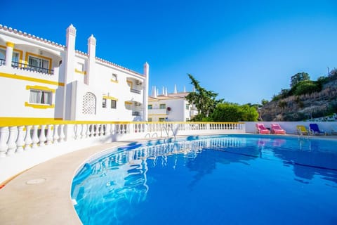 Property building, Day, Pool view, Swimming pool, sunbed
