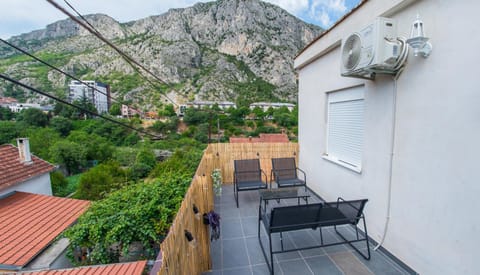 View (from property/room), Balcony/Terrace, Mountain view