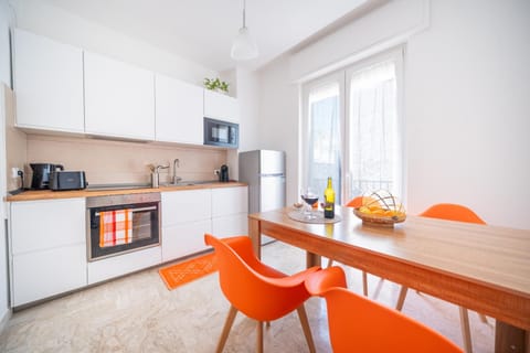 Kitchen or kitchenette, Photo of the whole room, Dining area, kitchen