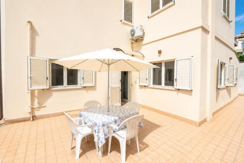 Property building, Patio, Dining area