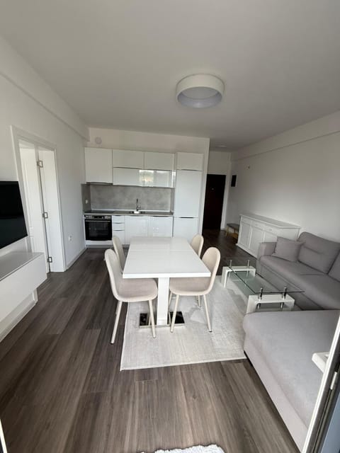 TV and multimedia, Kitchen or kitchenette, Living room, Dining area