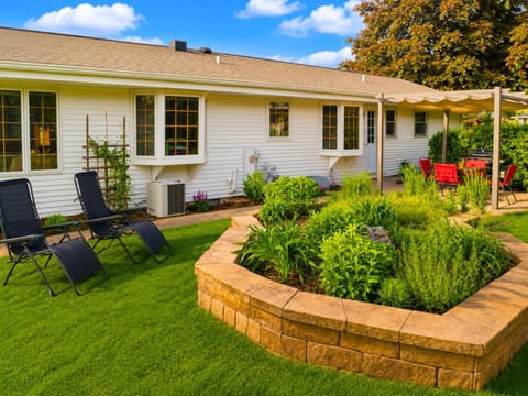 Property building, Patio, Garden, Balcony/Terrace, Garden view