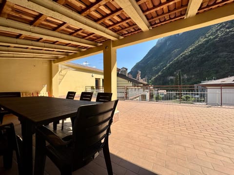 Natural landscape, View (from property/room), Balcony/Terrace, Dining area, Mountain view