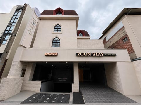 Property building, Facade/entrance