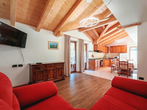 TV and multimedia, Kitchen or kitchenette, Living room, Seating area, Dining area