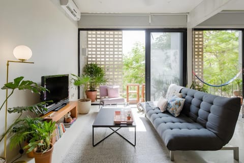 TV and multimedia, Balcony/Terrace, Living room, Garden view, air conditioner