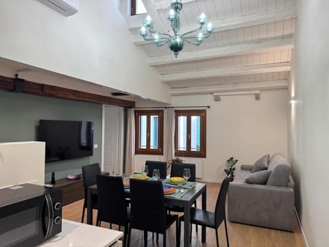 Living room, Dining area