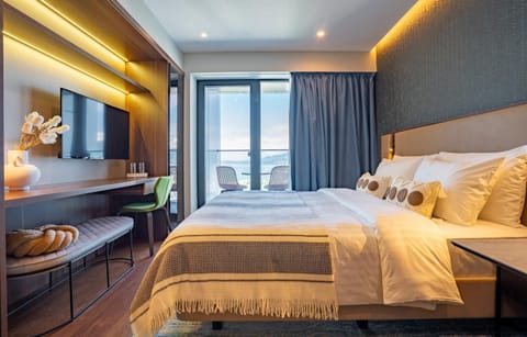 Communal lounge/ TV room, Bed, TV and multimedia, Photo of the whole room, Evening entertainment