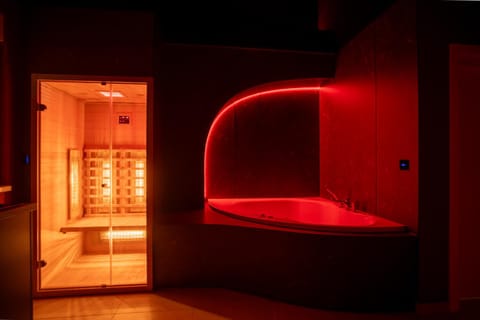 Hot Tub, Sauna, Spa and wellness centre/facilities