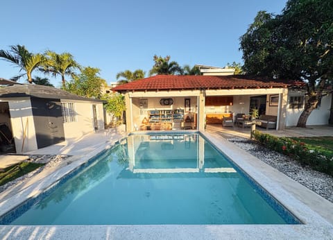 Swimming pool, minibar