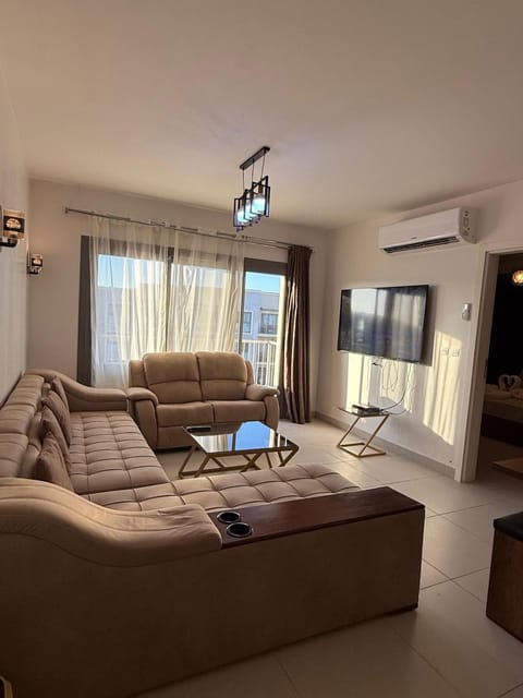 TV and multimedia, Living room, Photo of the whole room, Seating area, air conditioner