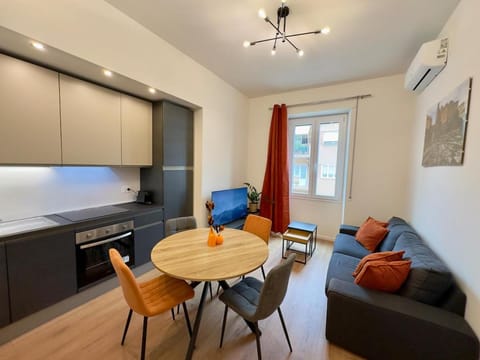 TV and multimedia, Kitchen or kitchenette, Living room, Dining area