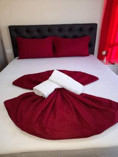 Bedroom, towels