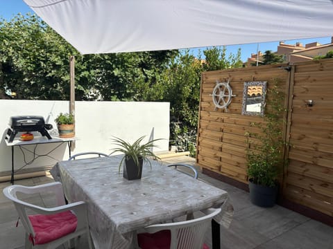 Patio, BBQ facilities